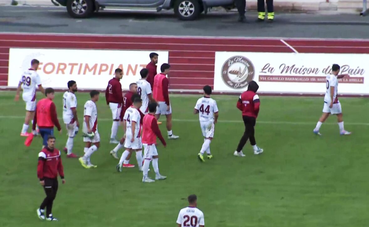 Acireale Reggina calciatori sconsolati