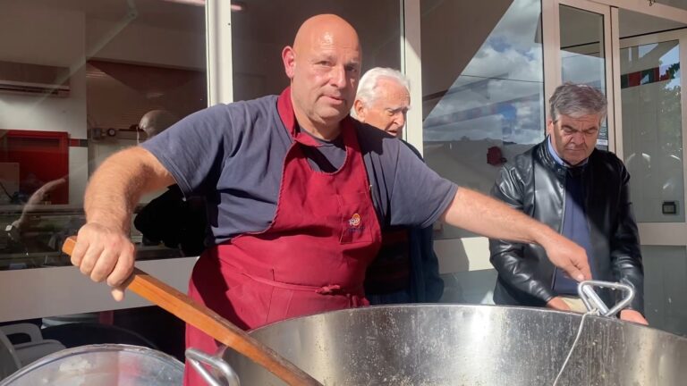 Reggio Calabria, le frittole ‘secondo natura’: un allevatore spiega i segreti della tradizione | INTERVISTA