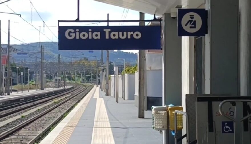 Cartello stazione gioia tauro