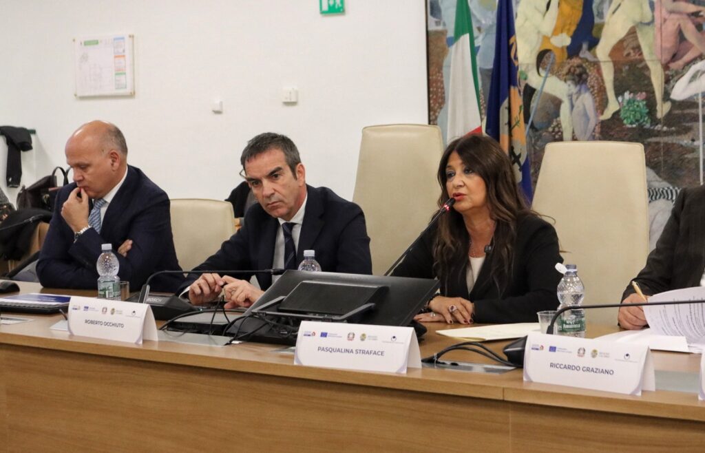 Conferenza su presentazione bando per sostegno economico a persone con patologie oncologiche Occhiuto Straface