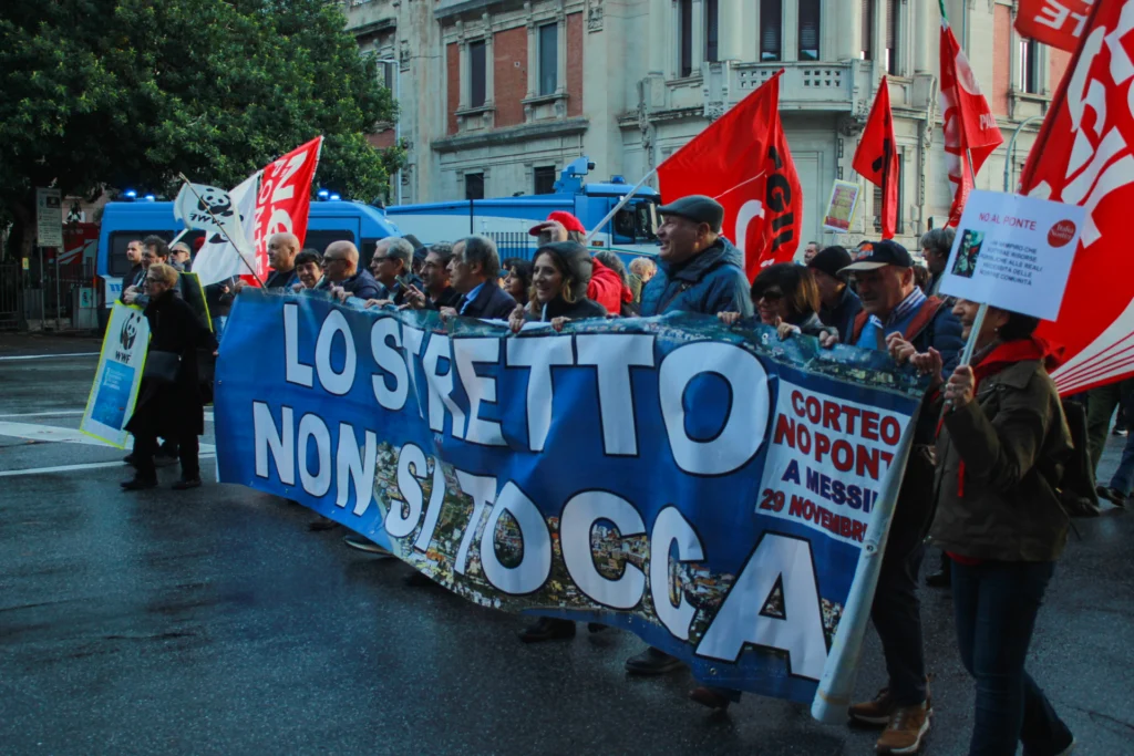 Corteo No Ponte Messina