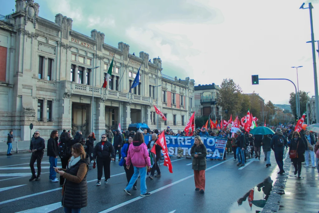 Corteo No Ponte Messina