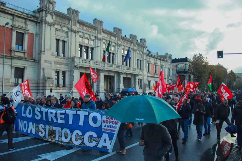Corteo No Ponte Messina