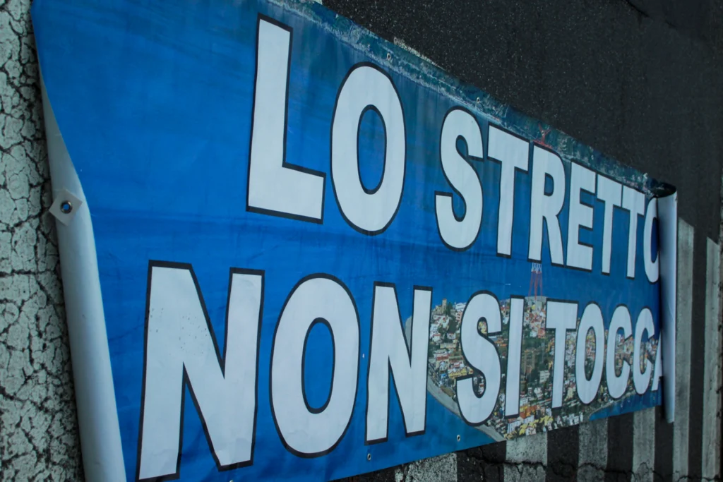 Corteo No Ponte a Messina