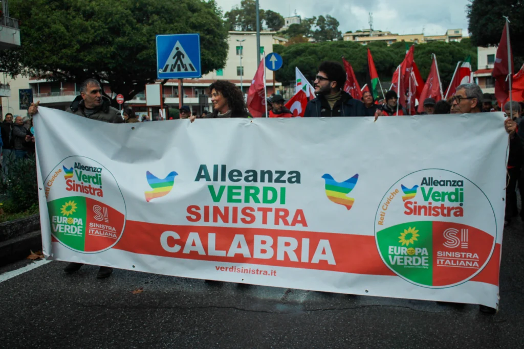 Corteo No Ponte a Messina