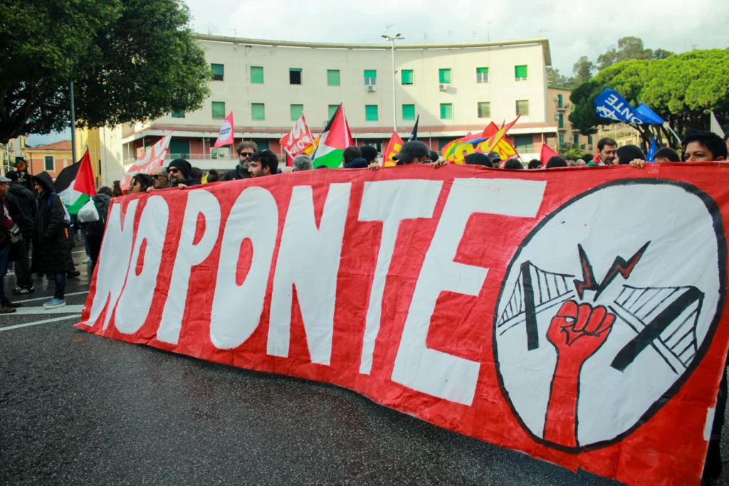 Corteo No Ponte a Messina