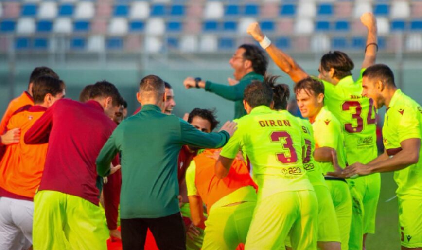 Esultanza Trapani per vittoria a Crotone