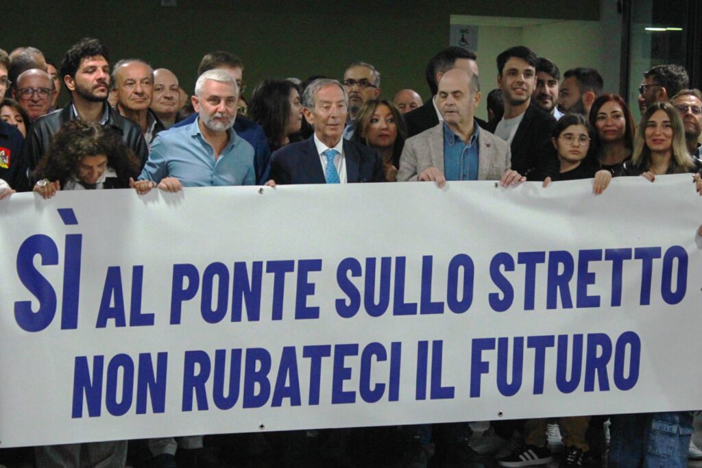 Flash mob pro ponte sullo stretto a Messina