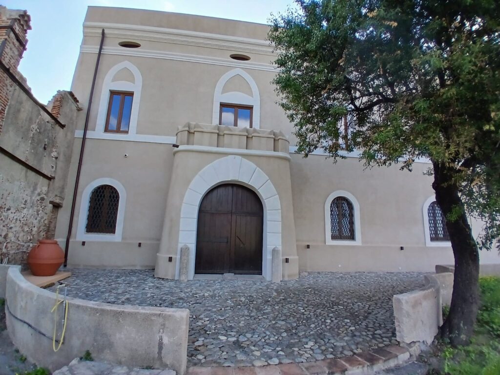 Fronte Castello Palizzi restaurato