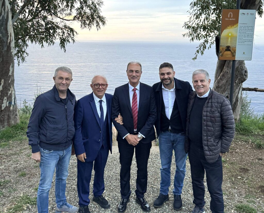 Il gruppo _La Raffica_con Gubitosi e Giannetta presso la Guardiola di Villa Repaci