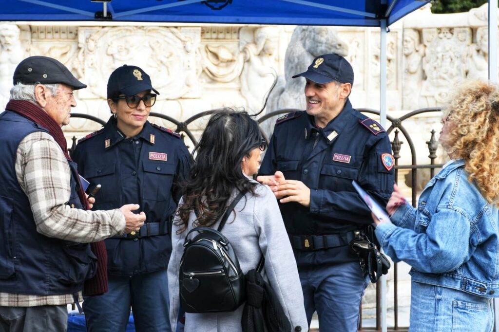 Iniziativa contro Violenza Donne Messina Polizia