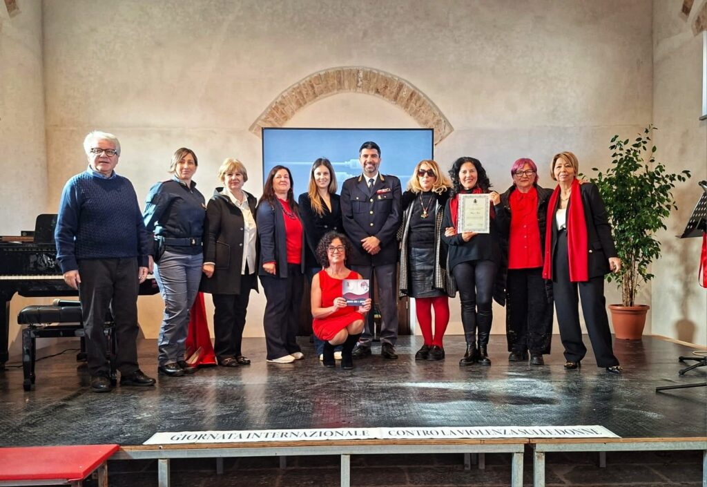 Iniziativa contro Violenza Donne Messina Polizia
