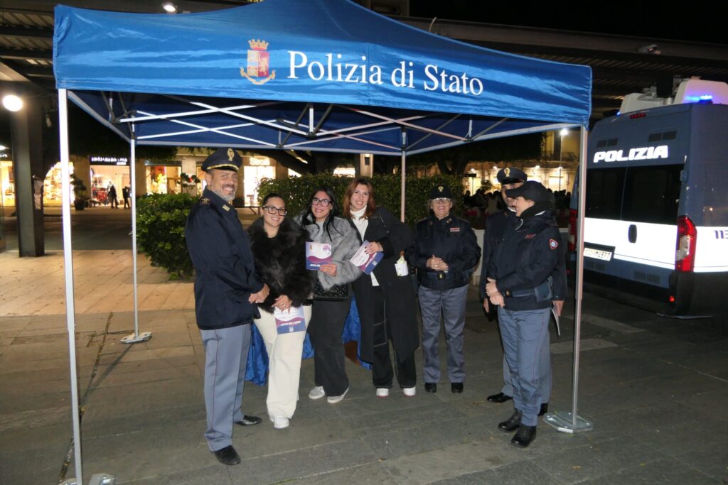 Iniziativa contro Violenza Donne Messina Polizia