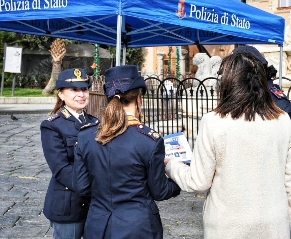 Iniziativa contro Violenza Donne Messina Polizia