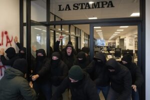 Irruzione alla sede de La Stampa
