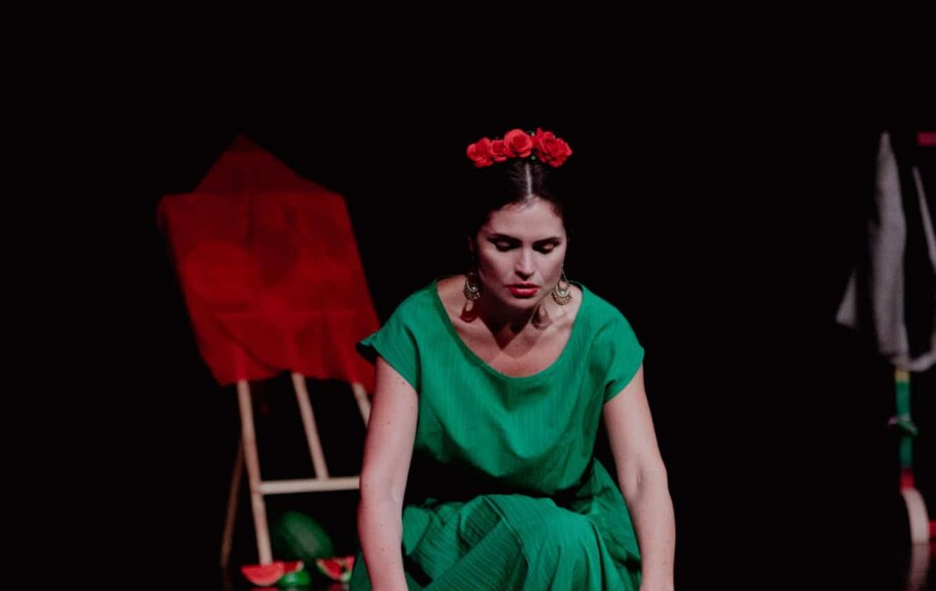 Jessica Ferro in Frida