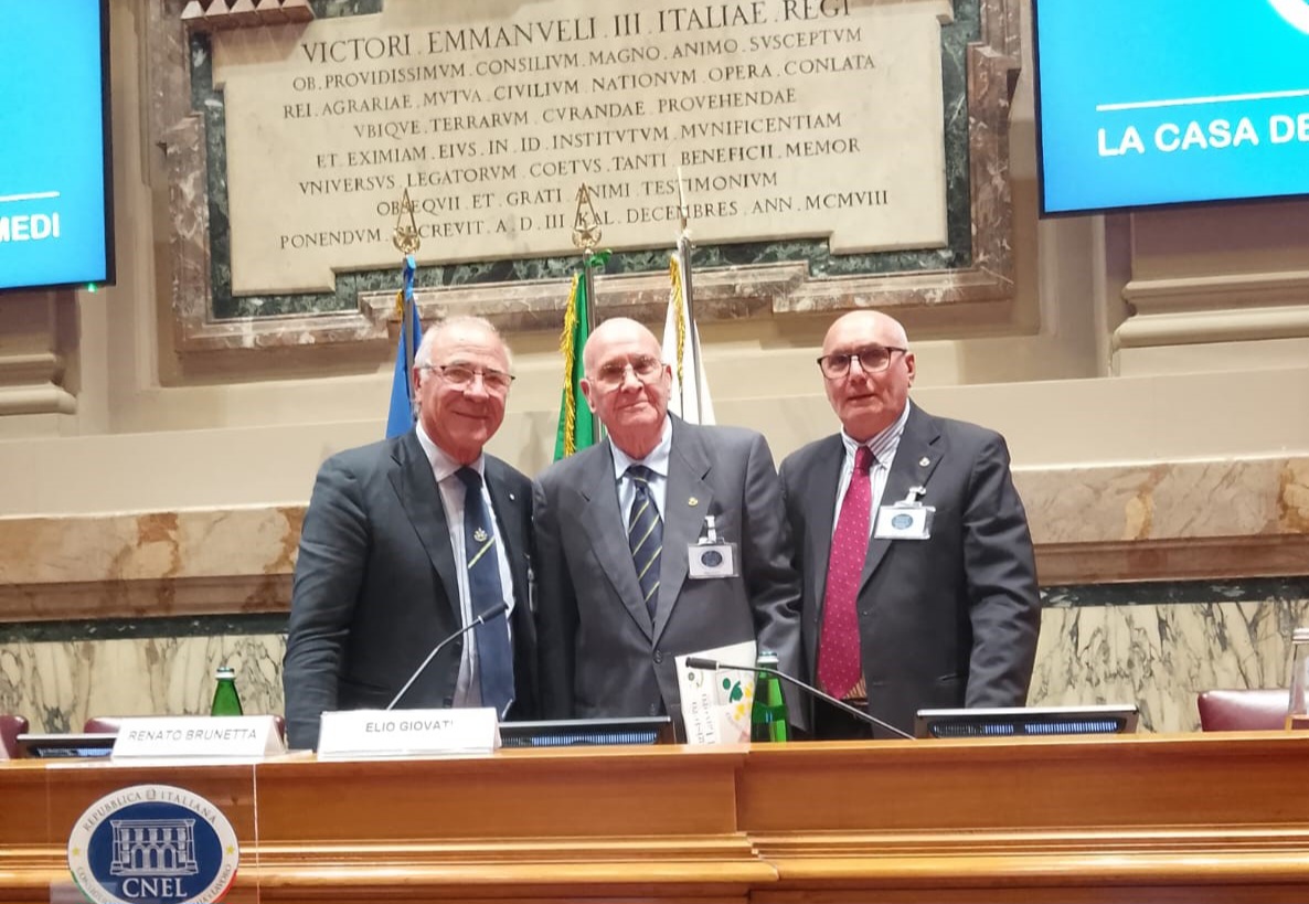 Maestro del Lavoro Genesio Principe con i Consoli Saveri Capria e Renzo Perri