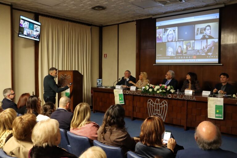 “Giustizia e Umanità – Nessun destino è segnato per sempre”, a Reggio Calabria la presentazione del libro di Bruna Siviglia | INTERVISTE