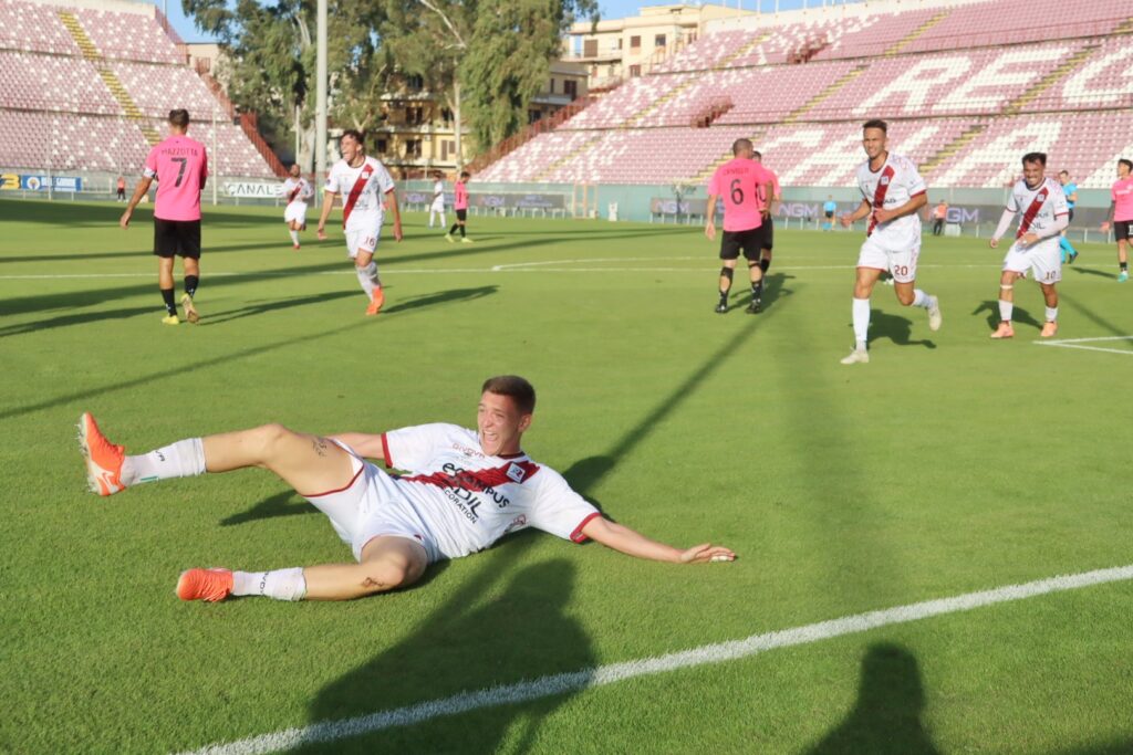 Reggina-Athletic Palermo Pellicanò esultanza dopo il gol