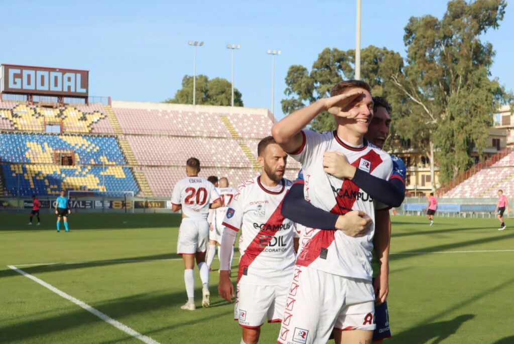 Reggina-Athletic Palermo Pellicanò esultanza dopo il gol