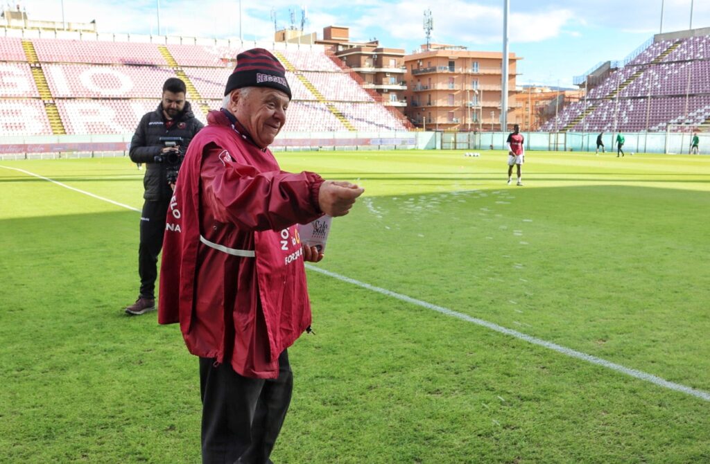 Reggina-Gela Carmelo Genovese butta sale in campo