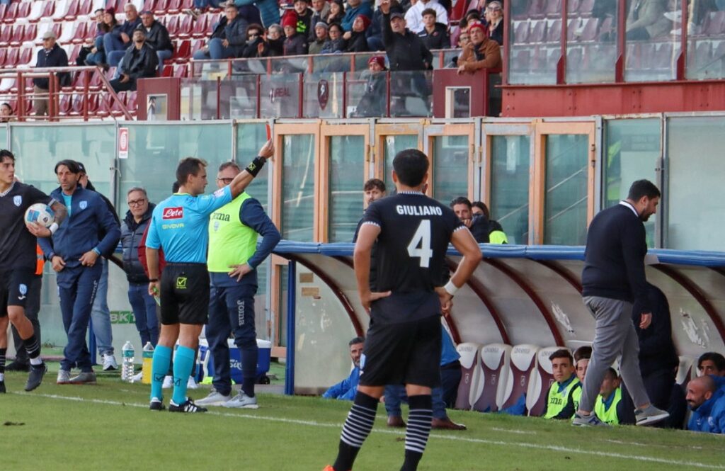 Reggina-Gela arbitro espulsione panchina dirigente