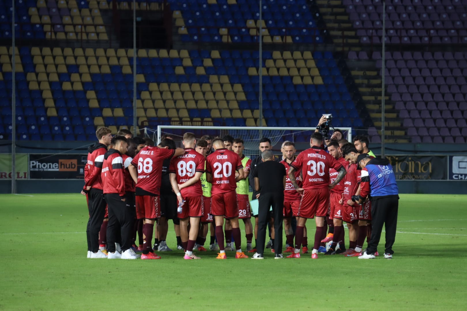 Reggina sconsolata dopo la sconfitta al Granillo contro l’Igea Virtus