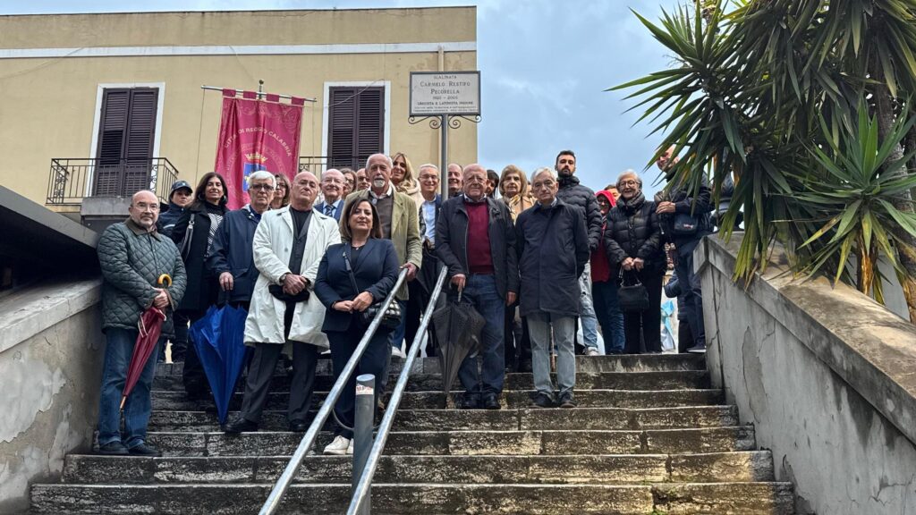 Una delle scalinate tra via Reggio Campi a via Possidonea porta il nome di Carmelo Restifo Pecorella