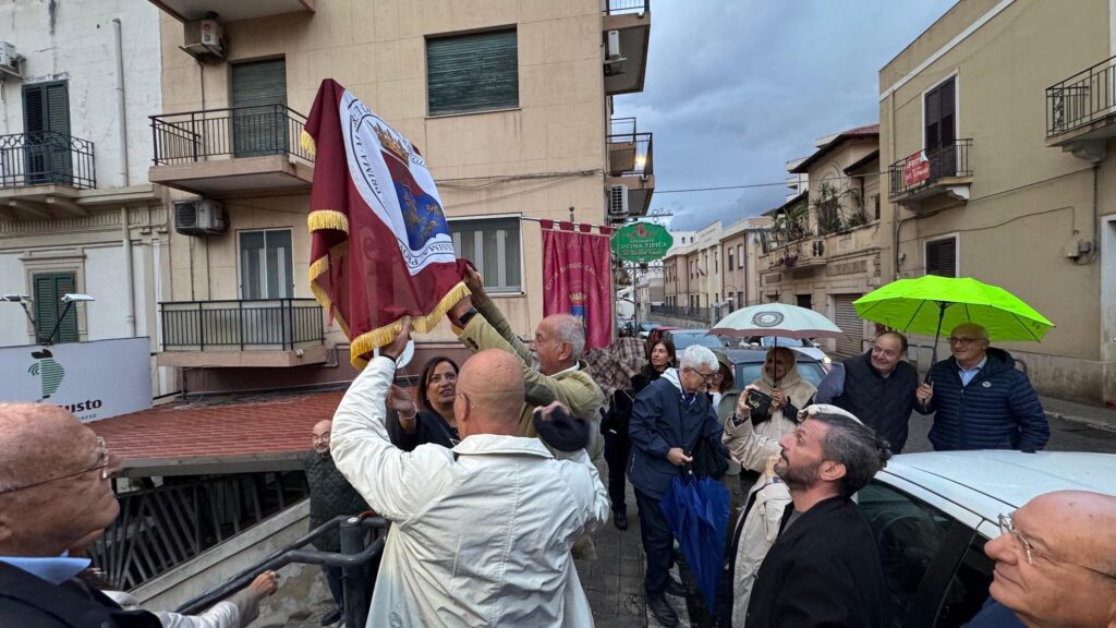 Una delle scalinate tra via Reggio Campi a via Possidonea porta il nome di Carmelo Restifo Pecorella