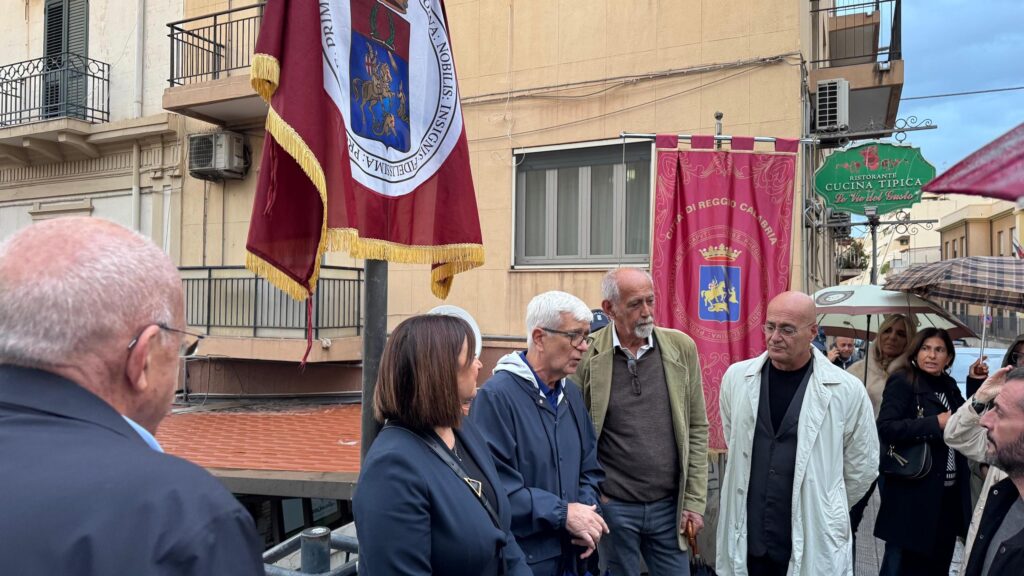 Una delle scalinate tra via Reggio Campi a via Possidonea porta il nome di Carmelo Restifo Pecorella