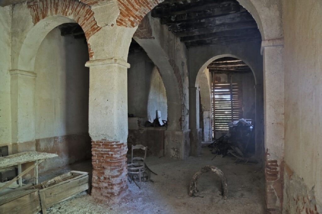 Sala Castello Palizzi prima del restauro