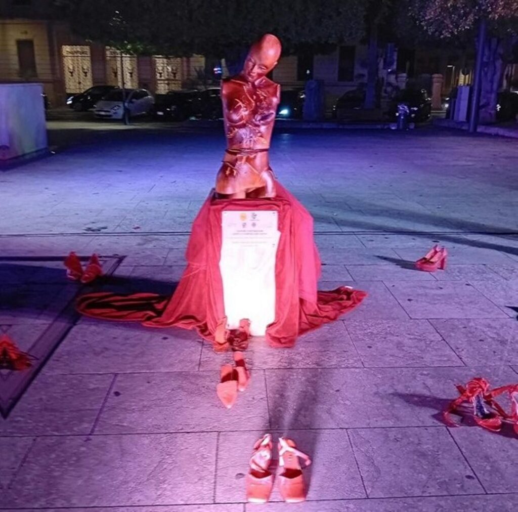 busto manifestazione violenza donne piazza italia reggio calabria