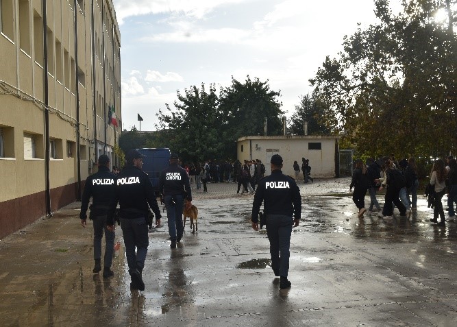 controlli polizia nelle scuole