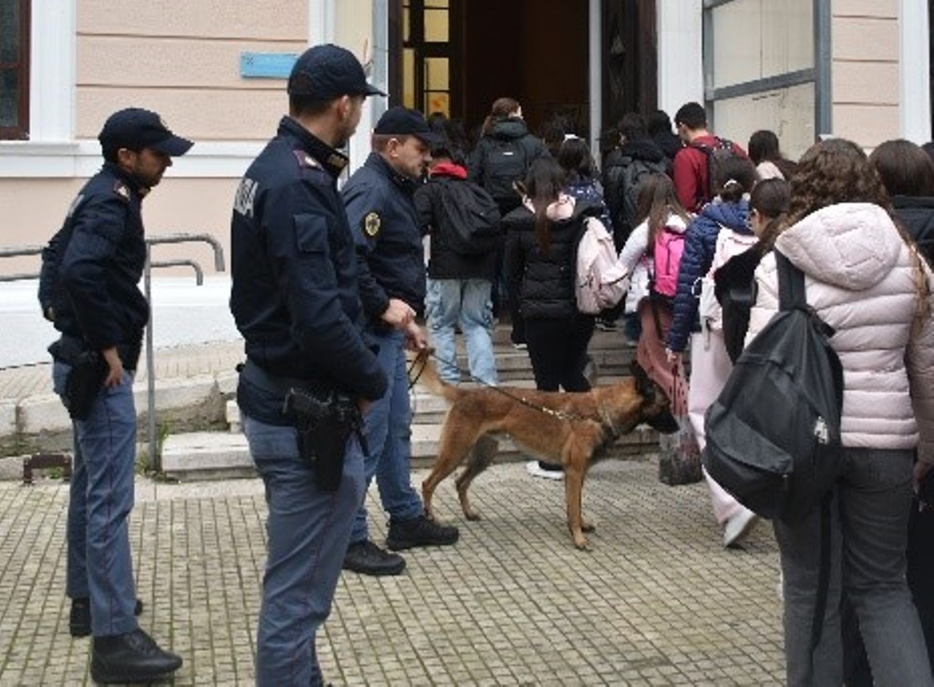 controlli polizia scuola