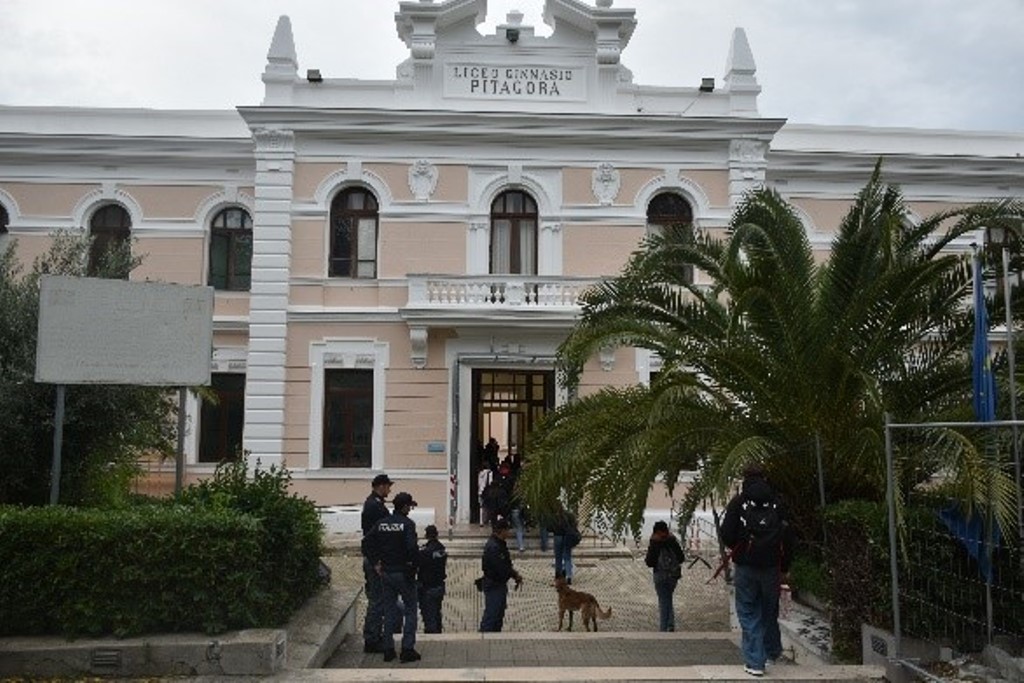 controlli polizia scuola
