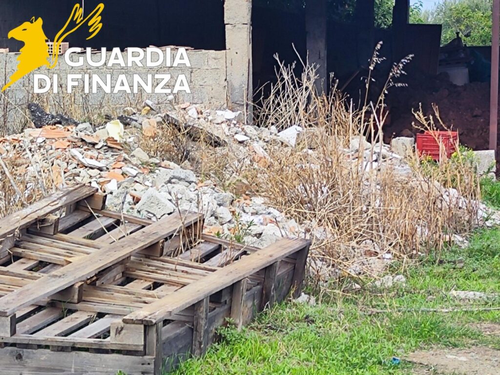 discarica abusiva sequestrata dalla gdf a crotone