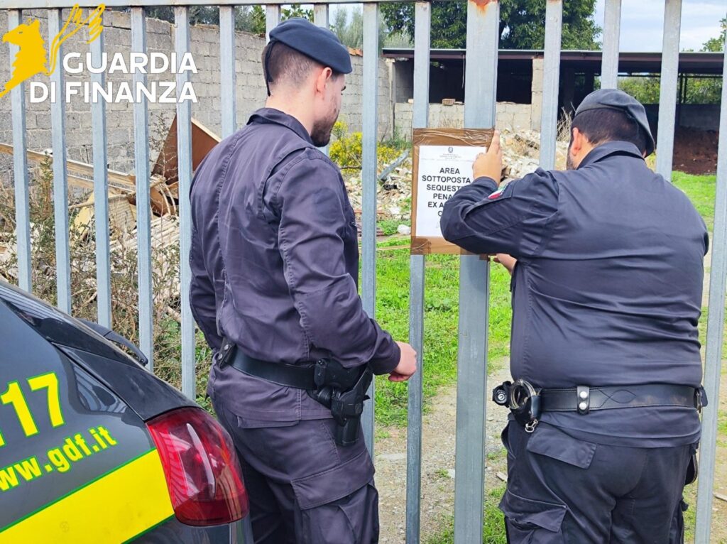 discarica abusiva sequestrata dalla gdf a crotone