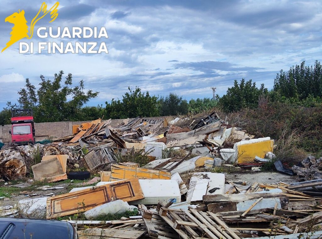 discarica abusiva sequestrata dalla gdf a crotone