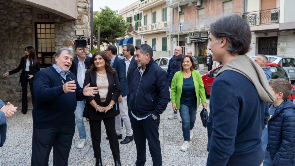 inaugurata mostra Buratto, Fili, Bastoni
