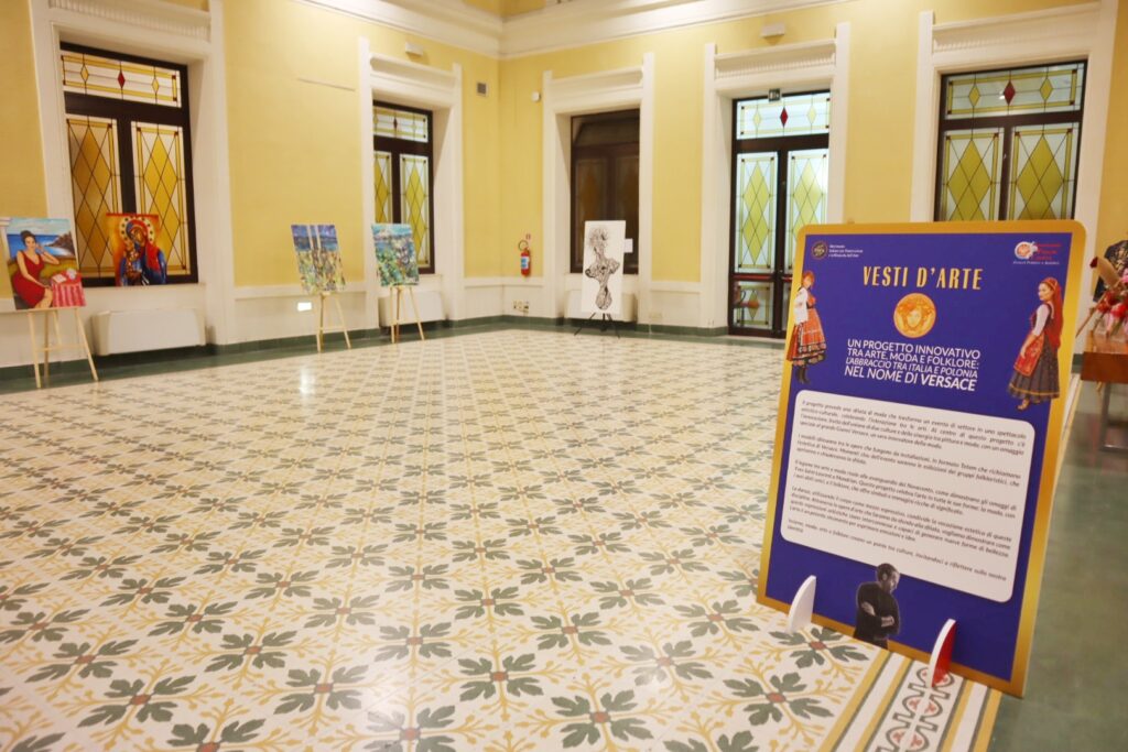 inaugurazione mostra d'arte dedicata a Gianni Versace
