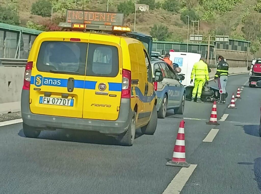 incidente raccordo autostradale reggio calabria polizia stradale anas