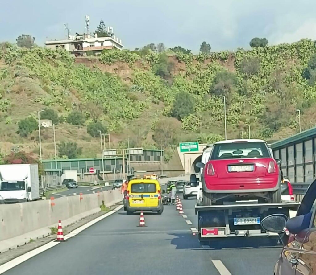 incidente raccordo autostradale reggio calabria