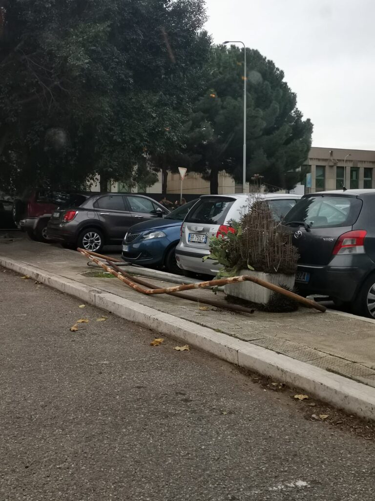 marciapiedi disastrati al ce.dir reggio calabria