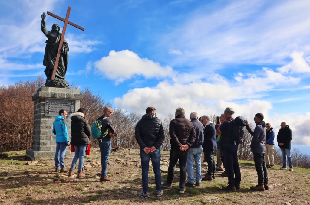 montalto posa croce cristo redentore 8 novembre 2025