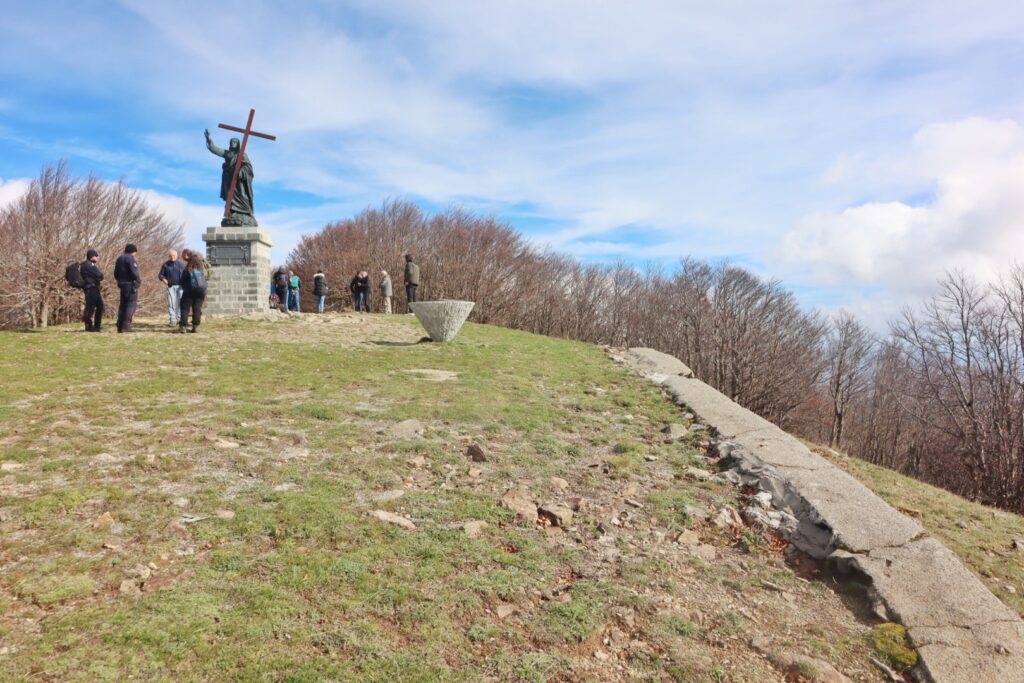 montalto posa croce cristo redentore 8 novembre 2025