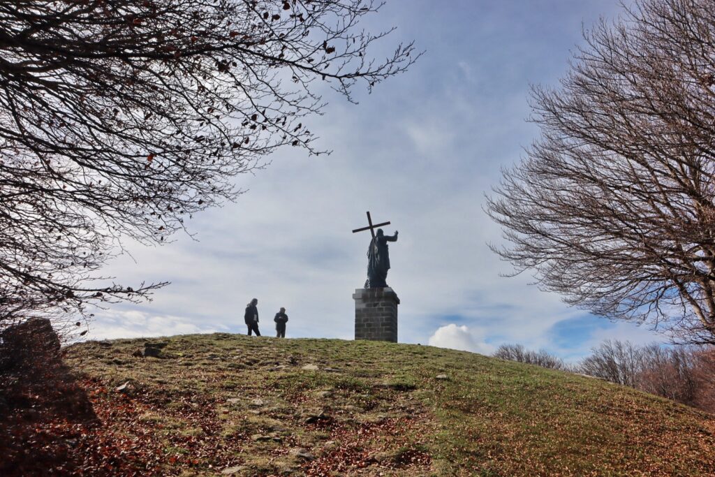 montalto posa croce cristo redentore 8 novembre 2025
