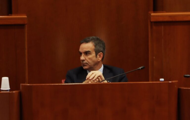 Casartigiani Calabria scrive a Occhiuto: “estetisti e parrucchieri abusivi all’interno di reparti oncologici”