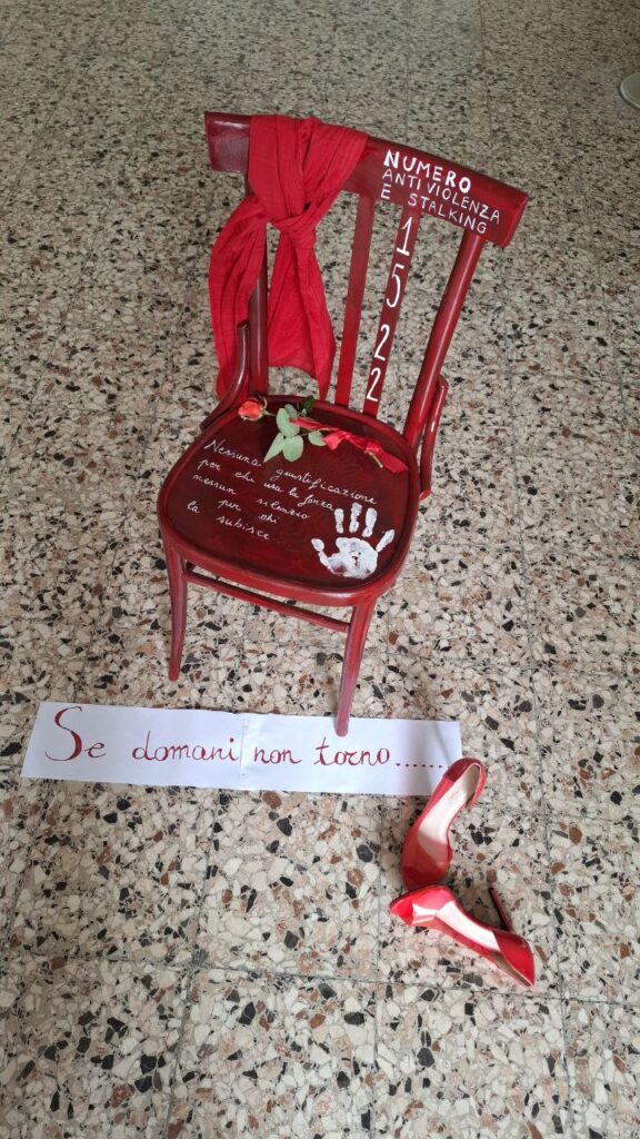 servizi sociali - sedia rossa