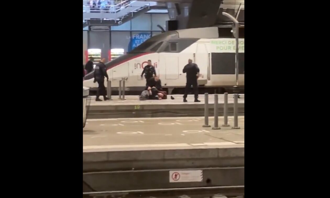 uomo armato di coltello francia