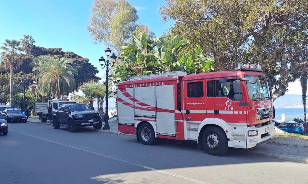 vigili del fuoco e carabinieri lungomare